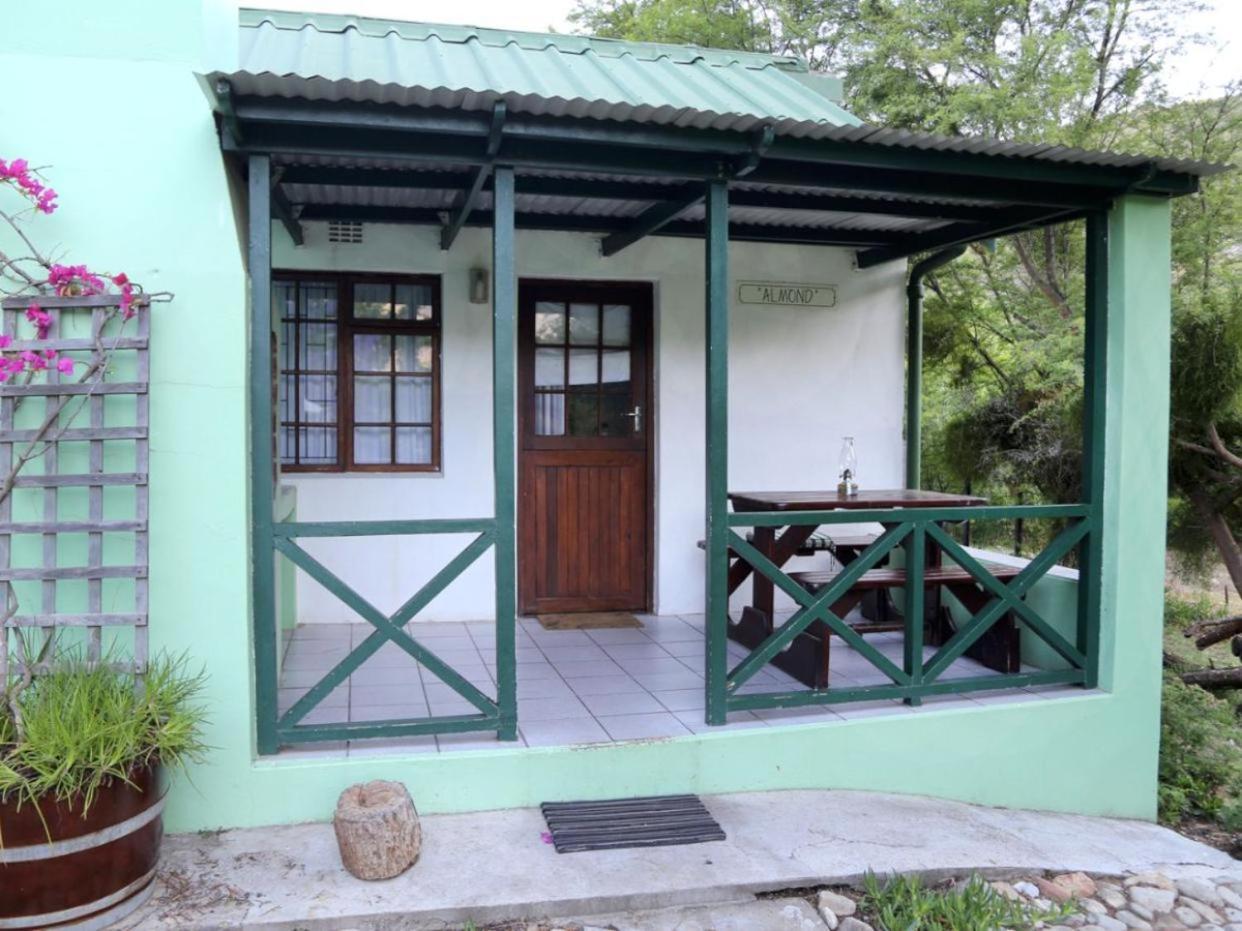 Rainbow Glen Self Catering Chalets Монтегю Стая снимка
